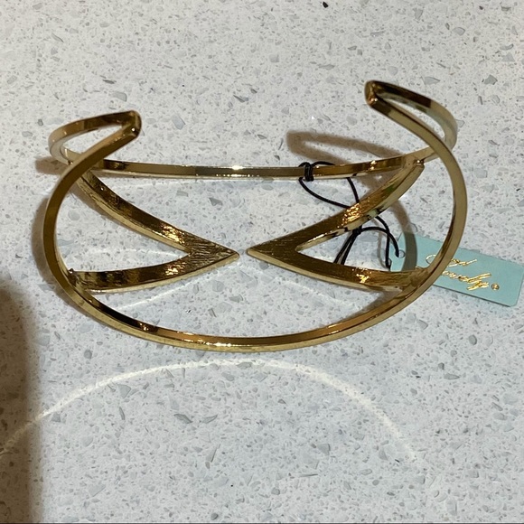 NWT GOLD WITH DIAMOND LIKE CUFF BRACELET - Picture 2 of 3